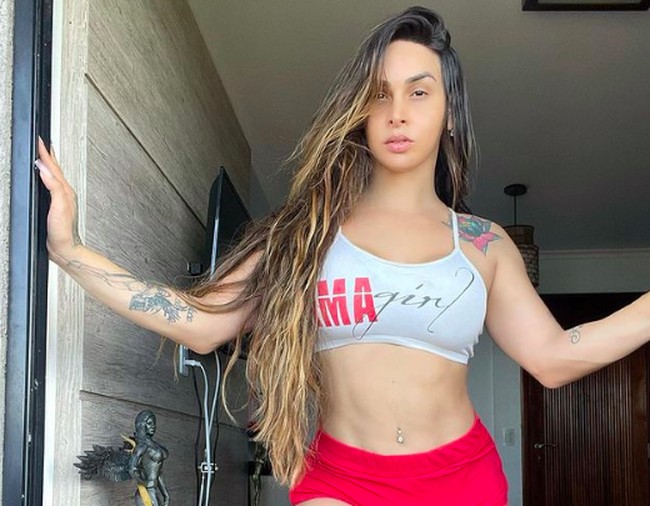 Thaynna selalu menganggap bahwa jati dirinya adalah wanita, meski memiliki organ intim laki-laki. Foto: dok. Instagram/@thaynna_dantas