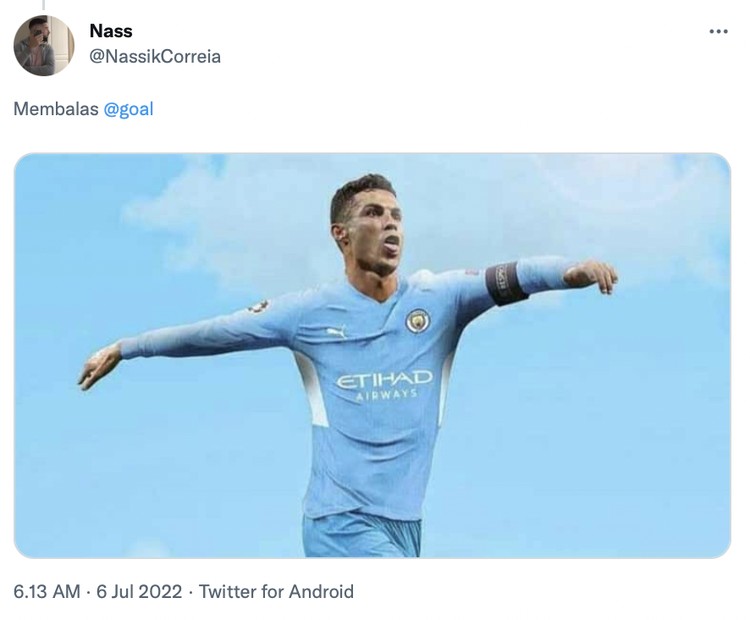 Twitter Beredar rumor Cristiano Ronaldo ingin pindah dari MU. Netizen berkreasi CR7 pakai seragam klub sepakbola lain