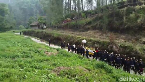 Upacara Adat Mayu Desa Masyarakat Tengger Probolinggo