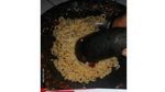 10 Wadah Nyeleneh untuk Masak Mie Instan Ini Bikin Ngakak