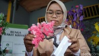 Limbah-limbah tersebut disulap jadi benda seni bernilai ekonomis.