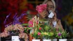 Wanita Ini Ubah Limbah Jadi Hiasan Bunga Cantik