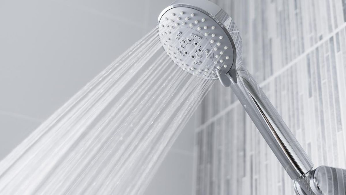 Penyebab dan Tips Ampuh Mengatasi Shower Kamar Mandi yang Tersumbat
