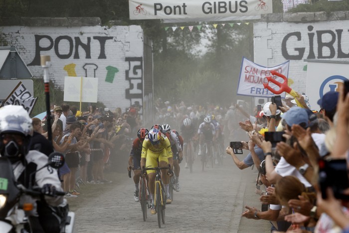 UAE Team Emirates team's Slovenian rider Tadej Pogacar (3rd R) wearing the best young rider's white jersey, Ineos Grenadiers team's British rider Geraint Thomas (2nd R) and Ineos Grenadiers team's Dutch rider Dylan Van Baarle (R) cycle across a cobblestone sector in the final kilometers of the 5th stage of the 109th edition of the Tour de France cycling race, 153,7 km between Lille and Arenberg Porte du Hainaut, in northern France, on July 6, 2022. (Photo by Bernard PAPON / POOL / AFP) (Photo by BERNARD PAPON/POOL/AFP via Getty Images)