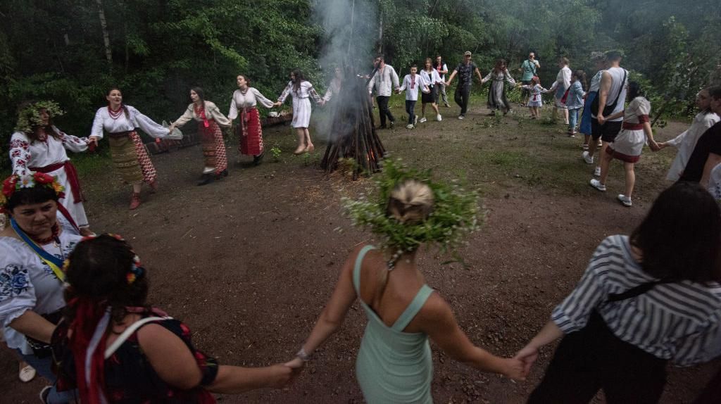 Foto: Ritual Meramal Jodoh dan Masa Depan ala Wanita Ukraina
