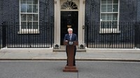 Kepada publik Inggris, Johnson mengatakan mungkin banyak yang merasa lega dan kecewa. Dia juga mengaku sedih melepaskan jabatan sebagai Ketua Partai Konservatif. Pengunduran diri Johnson dari jabatannya sebagai Ketua Partai Konservatif ini menjadi perubahan sikap setelah sebelumnya dia bersikeras akan tetap menjabat di tengah semakin menguatnya desakan mundur.