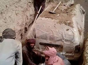 Mobil Pelarian Pendiri Taliban Digali Usai Dikubur Sejak 2001, Ada Apa?