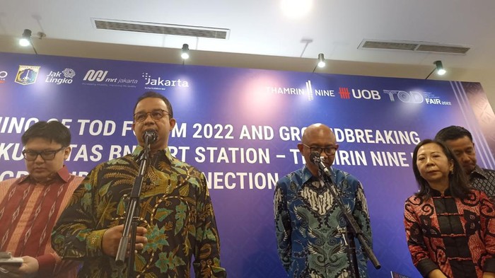 Anies Baswedan (kedua dari kiri)/Tiara Aliya-detikcom