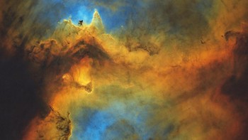 Gambar ini menunjukkan Nebula Jiwa (IC 1848) dan intinya (IC 1871). Nebula Jiwa adalah nebula emisi yang terletak di Cassiopeia. IC 1871 seperti iblis kecil yang menunggangi kepala naga, menghadap ke lautan bintang yang tak terbatas. Karya Binyyu Wang. Foto: Astronomy Photographer of the Year