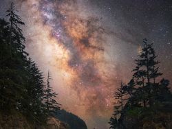 Karya Menakjubkan dan Spektakuler Finalis Kontes Foto Astronomi