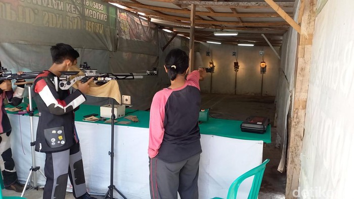 Atlet menembak Sampang berlatih di tempat sederhana
