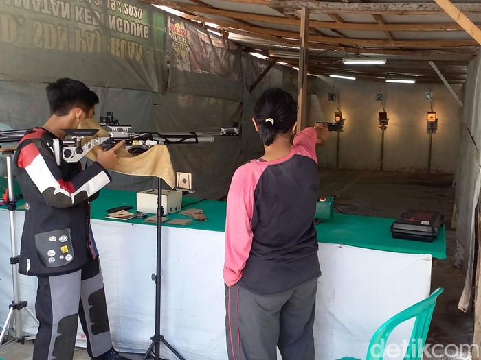 Atlet menembak Sampang berlatih di tempat sederhana