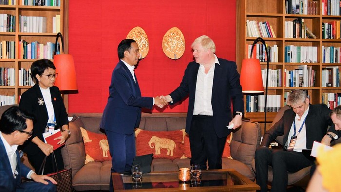 Perdana Menteri (PM) Inggris Boris Johnson dilaporkan akan mengundurkan diri. Boris Johnson sempat bertemu Jokowi di KTT G7, 27 Juni 2022 lalu.