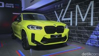 Dari segi desain, tentu X3 M dan X4 M ini membawa bahasa desain BMW M kekinian. Fasia depannya tampak ikonik berkat one piece kidney grille yang besar dan desain bumper yang terpisah.