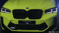 BMW Indonesia membanderol mobil ini dengan harga yang sangat menarik dan terjangkau berkat tidak ada lagi pajak mobil mewah hingga pajak mobil 4WD. Harga BMW X3 Competition dibanderol Rp 2.117.000.000 dan X4 Competition Rp 2.167.000.000 dalam status off the road.