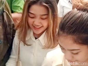 Penampakan Chandrika Chika Bersaksi di Sidang Putra Siregar