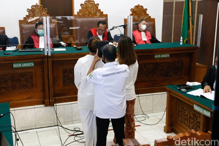 Chandrika Chika Chandrika Chika saat menjadi saksi di PN Jakarta Selatan.