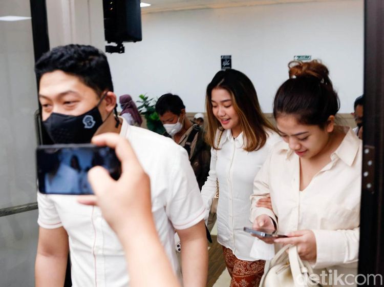 Jadi Saksi Kasus Putra Siregar, Chandrika Chika Full Senyum