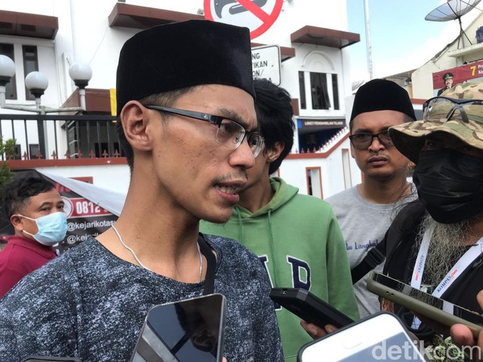 Demo di Kantor Kejari Kota Sukabumi.
