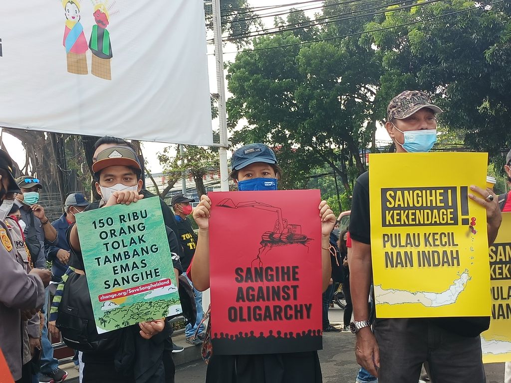 Demo tuntut penutupan tambang di Sangihe (Karin-detikcom)