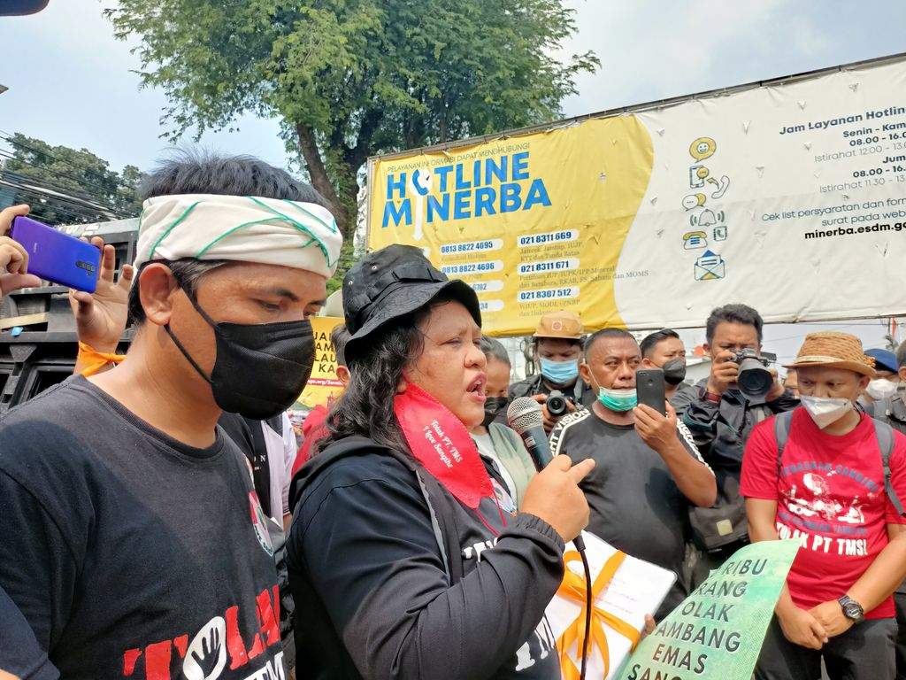 Demo tuntut penutupan tambang di Sangihe (Karin-detikcom)