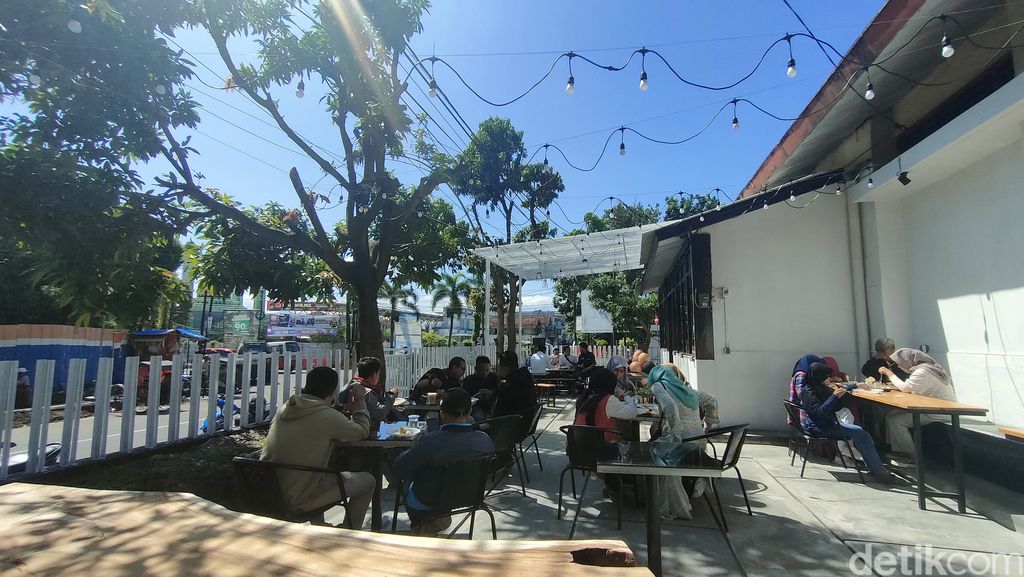 De'yon Kafe, tempat kongkow baru di Garut.