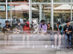 Spill Harga Outfit Lo Versi Bocah Citayam-Bojong yang Nongkrong di Sudirman