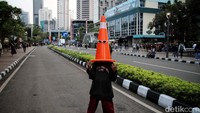Citayam Fashion Week adalah suatu acara yang diadakan dengan menampilkan fashion remaja.
