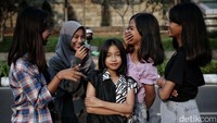 Pengamat Sosial dari Universitas Indonesia Devie Rahmawati menyebut fenomena anak Citayam dan Bojonggede nongkrong di kawasan Sudirman, Jakarta sebagai efek media sosial.