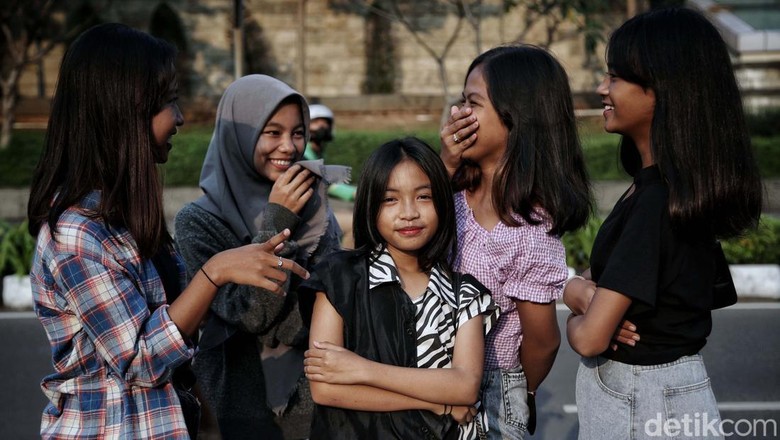 Fenomena Citayam Fashion Week di Jakarta Fenomena muda mudi Citayam nongkrong di Taman Dukuh Atas Jakarta menjadi perbincangan hangat. Kini mereka menggelar Citayam Fashion Week di Jakarta.