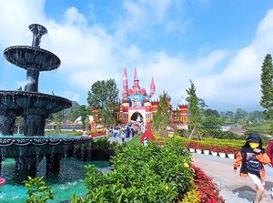 Liburan Sekolah, DCastello Ciater Diserbu Ribuan Pengunjung