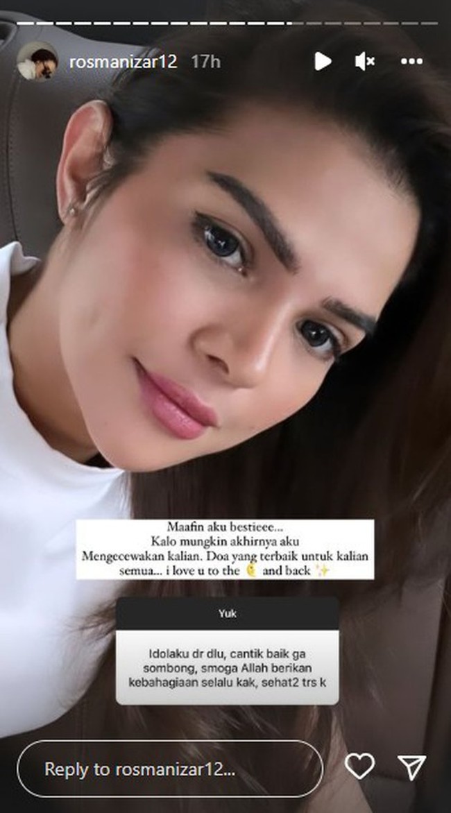 Lagi, dia mengucapken permintaan maaf kepada warganet karena keputusannya lepas hijab. Rosmanizar memakai atasan turtle neck putih dengan rambut yang terurai. Maafin aku bestie. Kalau mungkin akhirnya aku mengecewakan kalian. Doa yang terbaik untuk kalian semua. I love you to the moon and back, tulisnya. Foto: Dok. Instagram @rosmanizar12.