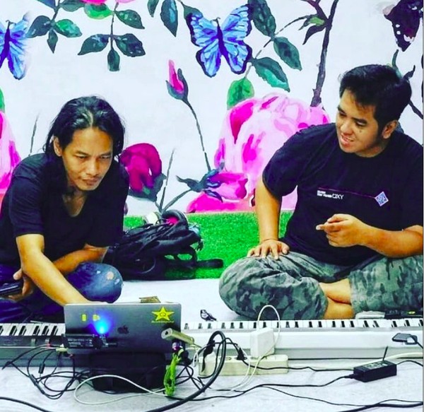 Yalangoch tanli mushak yigitlar Yalangoch, gozal etuk ayollarning videolari