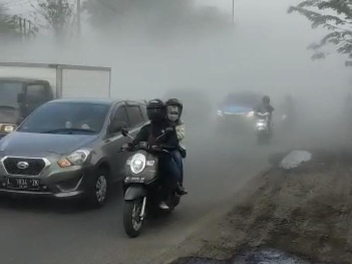 jalan gilang diselimuti asap