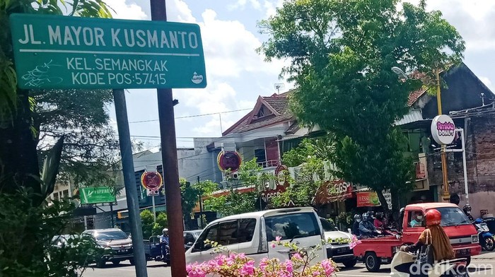 Jalan Mayor Kusmanto, Klaten Utara, Klaten.