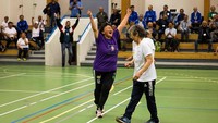 Para lansia ini tampak bersemangat saat mengikuti pertandingan.  