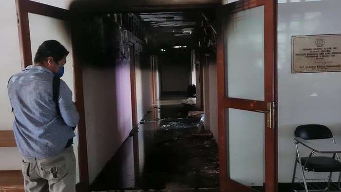 Kebakaran gedung FKIP UNS, Kamis (7/7/2022). Kebakaran gedung FKIP UNS, Kamis (7/7/2022).