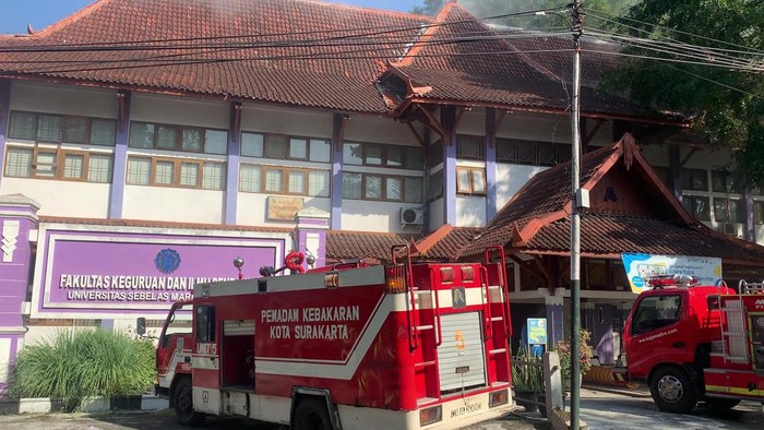 Kebakaran gedung FKIP UNS, Kamis (7/7/2022).