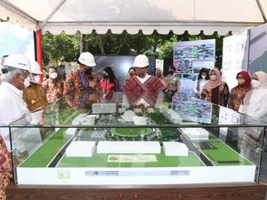 Jokowi Letakkan Batu Pertama Revitalisasi Lapangan Merdeka Medan