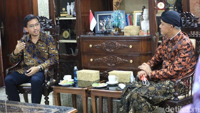 KGPAA Mangkunegoro X dan Gubernur Jawa Tengah Ganjar Pranowo.