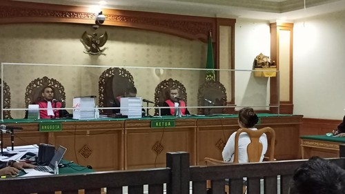 Mantan Bupati Tabanan, Ni Putu Eka Wiryastuti, menjalani sidang kasus korupsi DID Kabupaten Tabanan Tahun Anggaran 2018, di Pengadilan Tipikor Denpasar, Kamis (7/7/2022).