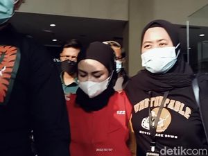 Medina Zein Ditahan Atas Laporan Uci Flowdea