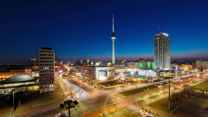 Menikmati Lansekap Blue Hour yang Menawan dari Langit Jerman Menikmati Lansekap Blue Hour yang Menawan dari Langit Jerman