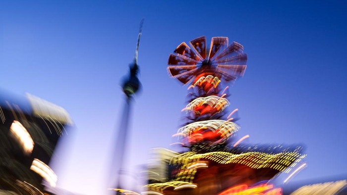 Menikmati Lansekap Blue Hour yang Menawan dari Langit Jerman
