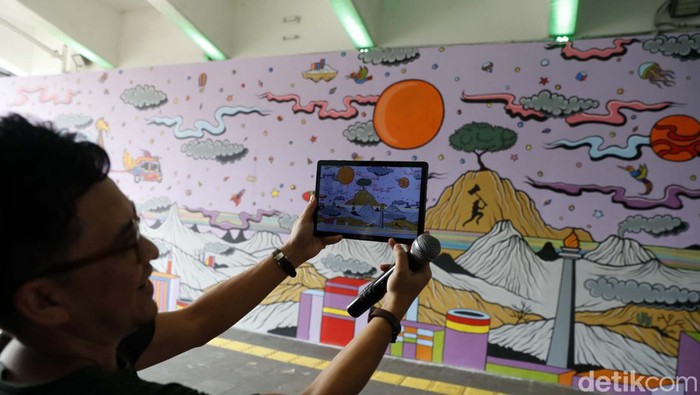 Ngeri! Palu Thor Terowongan Kendal, Jakarta, kini dihiasi dengan berbagai mural. Salah satunya mural bergambar Thor.