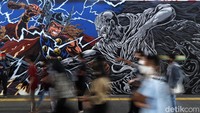 Mural tokoh Thor, kolaborasi antara Jakarta Experience Board (JXB), MRT Jakarta dan Disney Marvel Indonesia menghiasi Terowongan Kendal, Jakarta, Kamis (7/7).