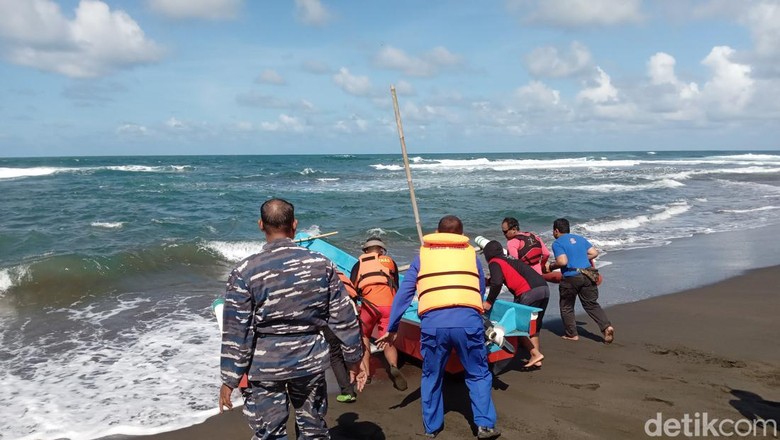 Pencarian warga Tasik yang tenggelam di Pantai Legokjawa, Pangandaran Pencarian warga Tasik yang tenggelam di Pantai Legokjawa, Pangandaran