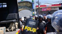 Kasat Reskrim Polres Jombang Disiram Kopi Panas Saat Kepung Mas Bechi