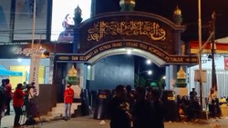 Sudah 12 Jam Dikepung Polisi, Bechi DPO Pencabulan Masih Belum Tertangkap