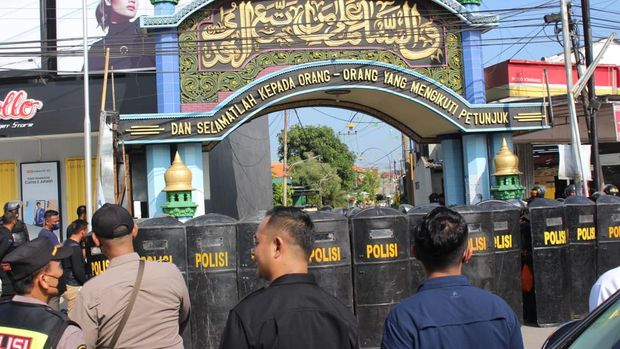 Ponpes Shiddiqiyyah Ploso, Jombang dikepung ribuan polisi
